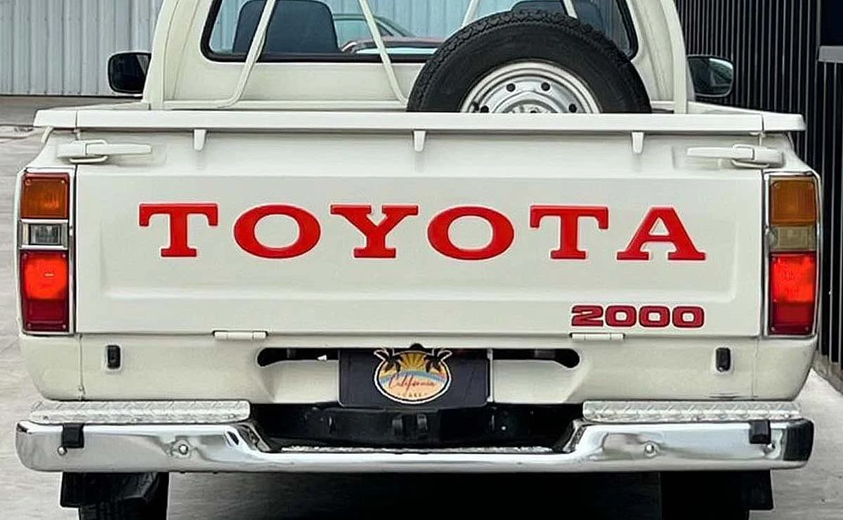 Pick up Toyota Hilux 2000 1981 Original 2